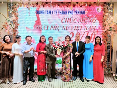 Hình ảnh chi tiết tin tức Trung tâm Y tế thành phố Yên Bái tổ chức gặp mặt, chúc mừng ngày 20/10. Hình ảnh tin tức Trung tâm Y tế thành phố Yên Bái tổ chức gặp mặt, chúc mừng ngày 20/10.