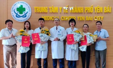Hình ảnh chi tiết tin tức Trung tâm y tế thành phố công bố quyết định bổ nhiệm phó khoa và trưởng, phó Trạm y tế. Hình ảnh tin tức Trung tâm y tế thành phố công bố quyết định bổ nhiệm phó khoa và trưởng, phó Trạm y tế.
