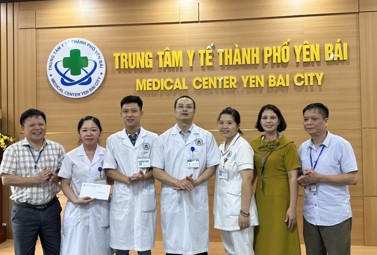 Hình ảnh chi tiết tin tức Trung tâm Y tế thành phố yên Bái cấp cứu thành công cho bệnh nhân bị phản vệ độ IV do ong đốt. Hình ảnh tin tức Trung tâm Y tế thành phố yên Bái cấp cứu thành công cho bệnh nhân bị phản vệ độ IV do ong đốt.