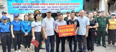 Hình ảnh chi tiết tin tức Trung tâm Y tế thành phố Yên Bái giúp đỡ, hỗ trợ xây nhà cho hộ nghèo phường Hồng Hà. Hình ảnh tin tức Trung tâm Y tế thành phố Yên Bái giúp đỡ, hỗ trợ xây nhà cho hộ nghèo phường Hồng Hà.