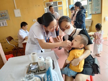Hình ảnh chi tiết tin tức Hưởng ứng Tuần lễ nuôi con bằng sữa mẹ (01/8 - 07/8): “Thu hẹp khoảng cách - Hỗ trợ Nuôi con bằng sữa mẹ cho tất cả các bà mẹ - Kết nối vòng tay yêu thương” Hình ảnh tin tức Hưởng ứng Tuần lễ nuôi con bằng sữa mẹ (01/8 - 07/8): “Thu hẹp khoảng cách - Hỗ trợ Nuôi con bằng sữa mẹ cho tất cả các bà mẹ - Kết nối vòng tay yêu thương”