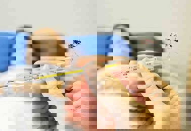 Hình ảnh chi tiết tin tức Triệu chứng, biến chứng và cách xử trí đúng khi mắc sốt xuất huyết Hình ảnh tin tức Triệu chứng, biến chứng và cách xử trí đúng khi mắc sốt xuất huyết