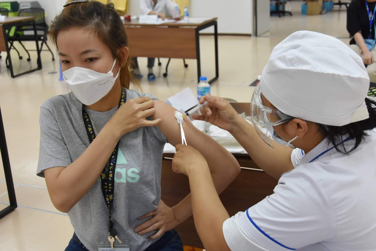 Mở rộng đối tượng tiêm vắc xin COVID-19 trong chiến dịch tiêm chủng lớn nhất lịch sử