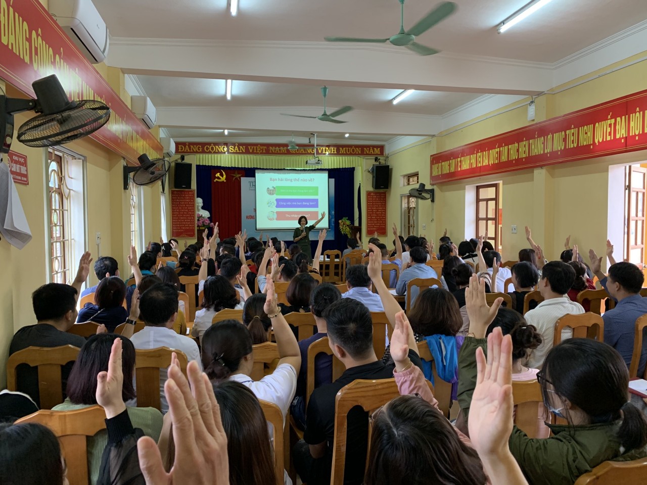 Trung tâm Y tế thành phố Yên Bái tập huấn thay đổi tư duy, đổi mới phong cách thái độ phục vụ, hướng tới sự hài lòng của người bệnh và người nhà người bệnh