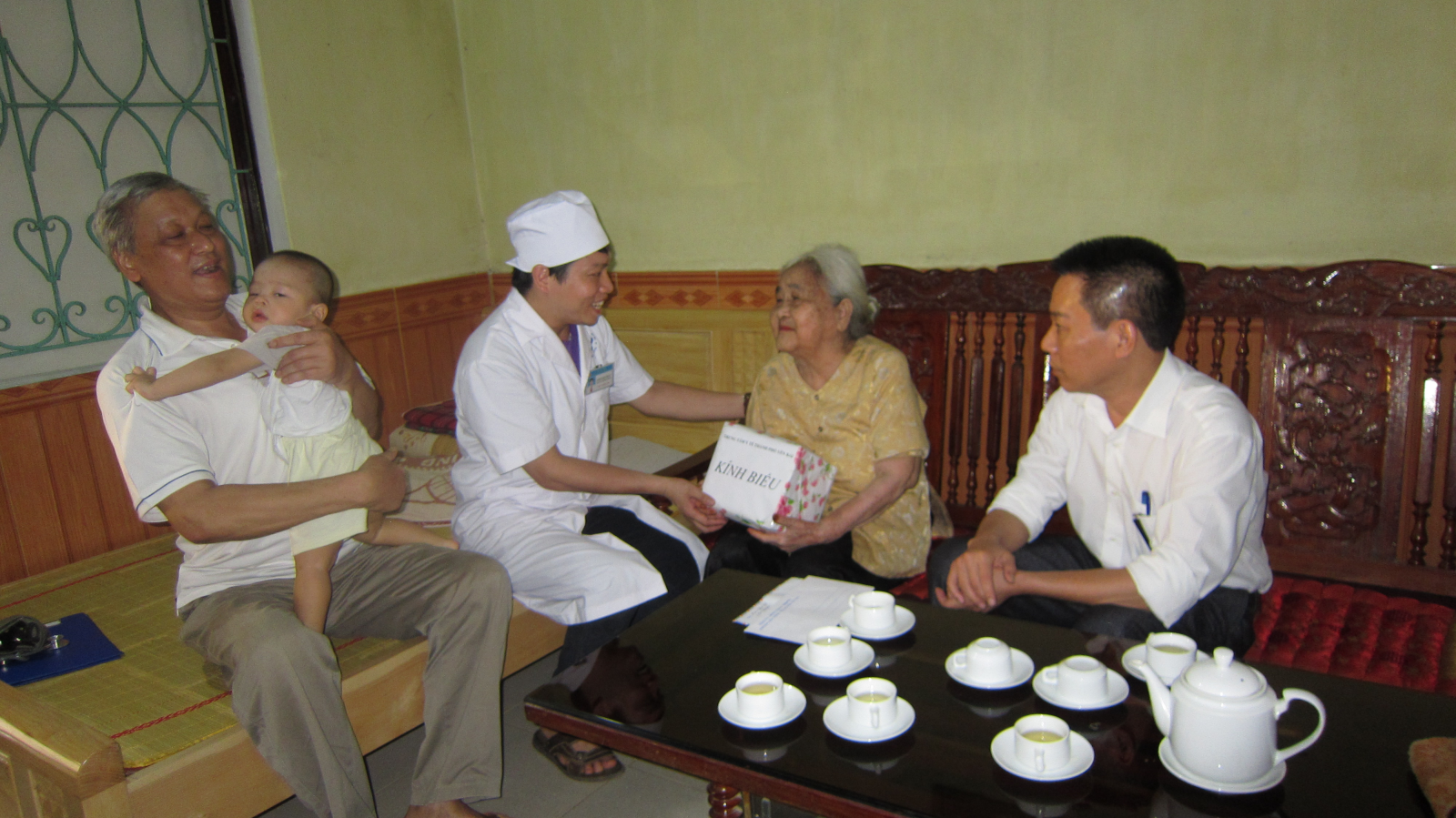 NHỮNG HOẠT ĐỘNG “UỐNG NƯỚC, NHỚ NGUỒN”  CỦA TRUNG TÂM Y TẾ THÀNH PHỐ